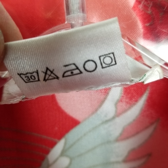 Vintage Kimono Robe Jacket Asian Bird Print Shiny Red White Clouds Missing Belt - Picture 8 of 9